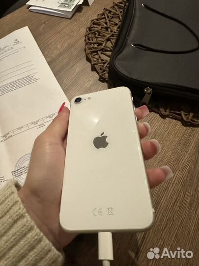 Телефон iPhone se 2020