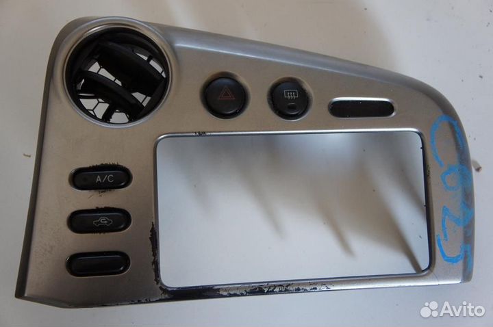 Консоль pontiac Vibe 2003-2007