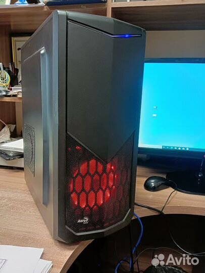 Системный блок с монитором