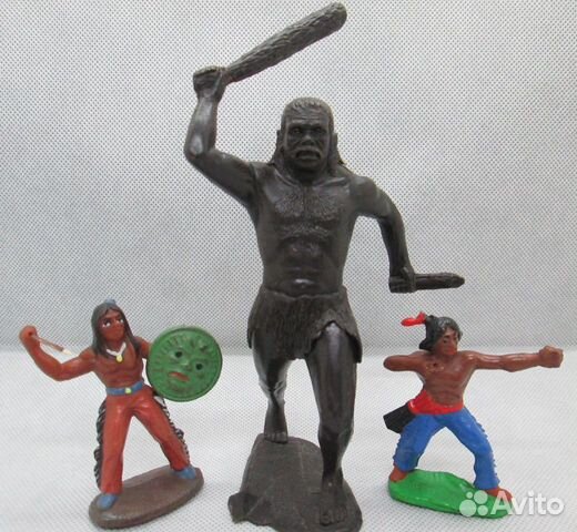 Фигурки индейцев, неандертальца, американцев