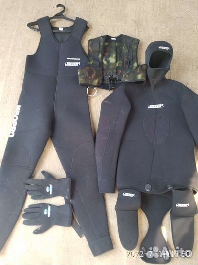 Гидрокостюм комплектом