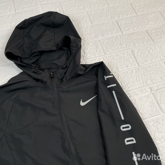 Легкая ветровка Nike S оригинал