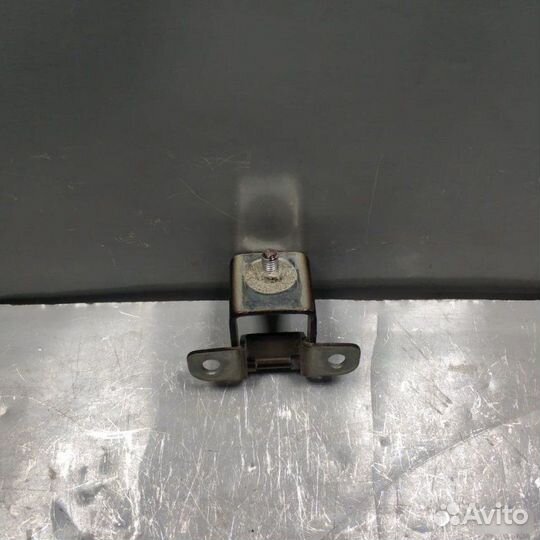 Петля крышки багажника Renault Kaptur 1 1.6-L