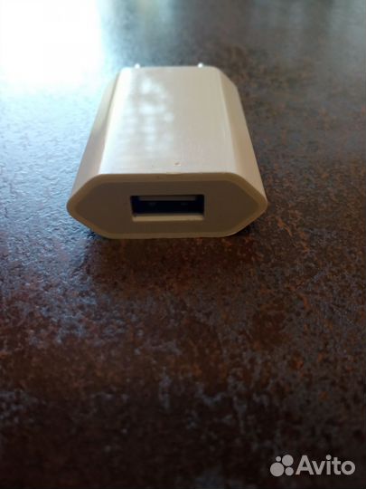 Блок зарядки iPhone