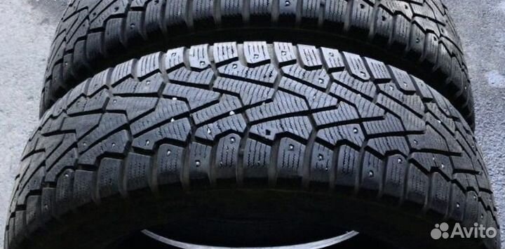 Pirelli Ice Zero 215/65 R16