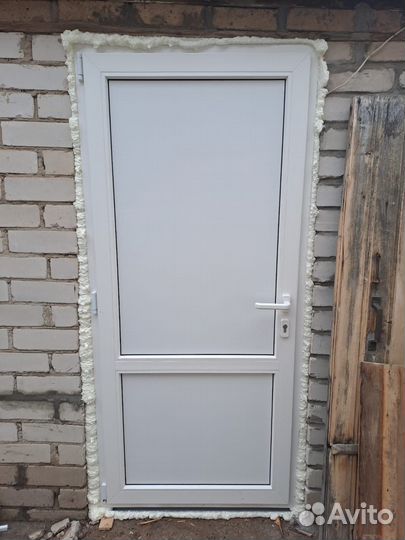 Дверь пластиковая