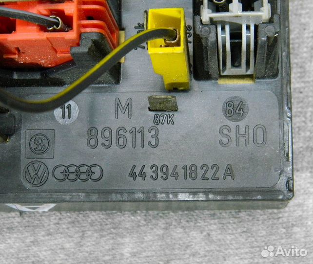 Блок предохранителей Audi 80 B2 1.8 JN