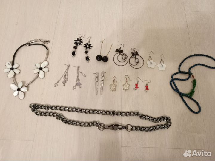 Сережки и ожерелья украшения