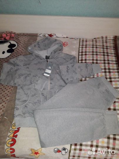 Костюмы спортивные новыe