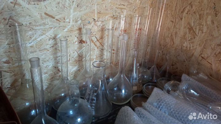 Колбы мензурки пробирки