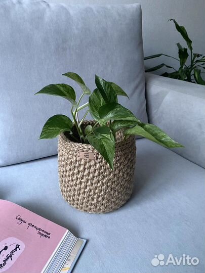 Вязаная корзина из джута. Ручная работа