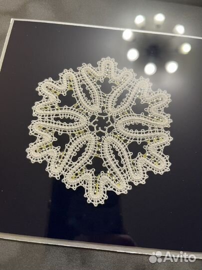 Снежинка ручной работы со стразами картина