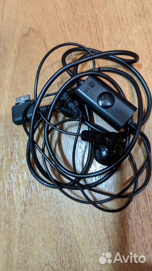 Две гарнитуры для LG и Motorola