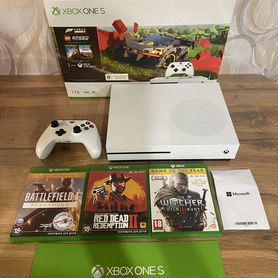 Xbox One S (1 TB) + Диски + Game Pass