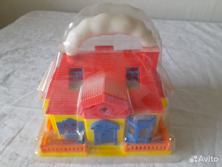 Кукольный домик с мебелью