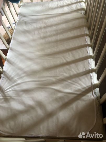 Детская кроватка с матрасом, без маятника