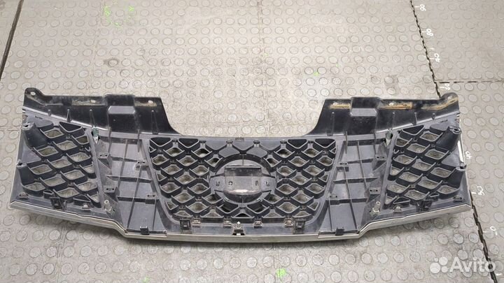 Решетка радиатора Nissan Navara