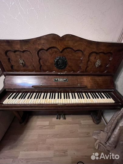 Антикварное пианино Mozart