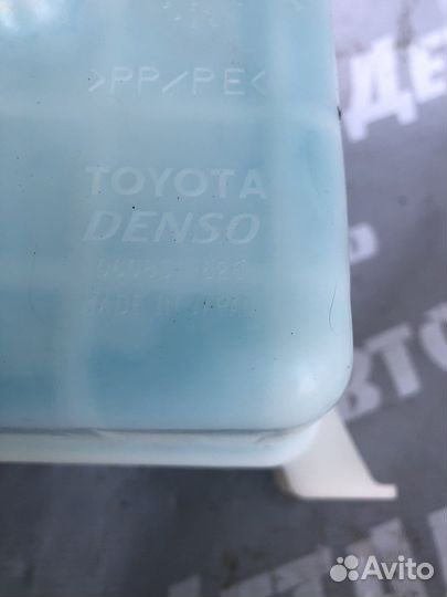 Бачок омывателя лобового стекла Toyota Camry 70