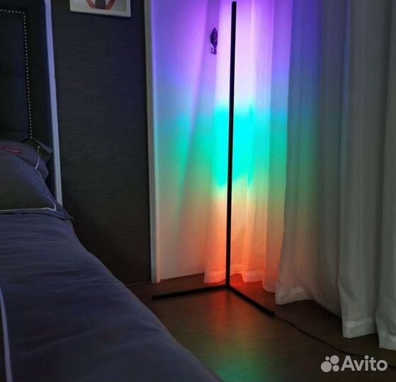 Угловой RGB торшер