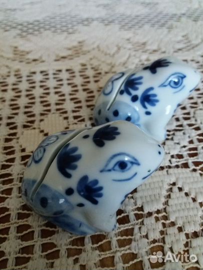 Фарфоровые подставки лягушки