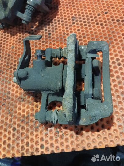 Суппорт тормозной задний левый Hyundai Solaris