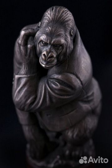 Статуэтка обезьяны из серебра и камня