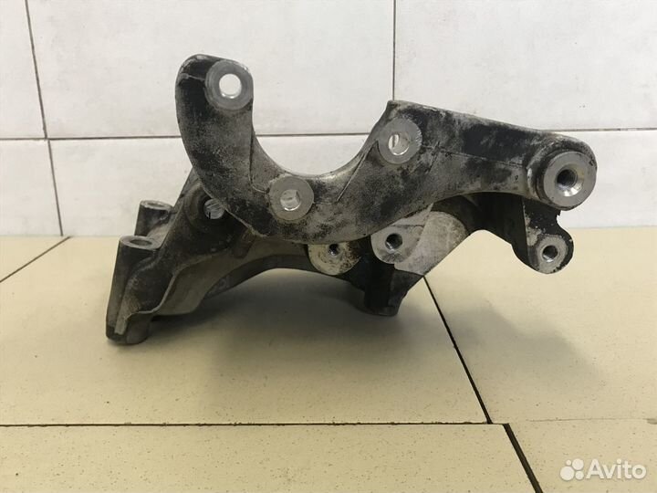 Кронштейн генератора Matrix 2001-2010