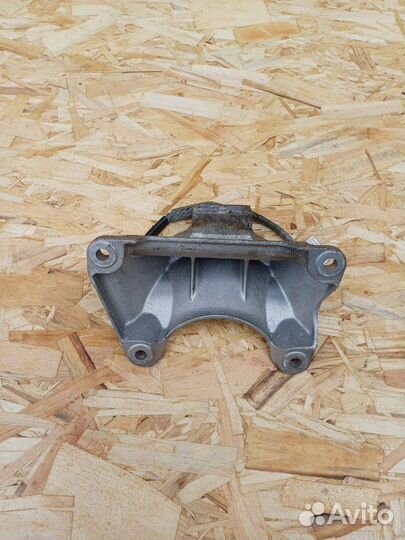 Кронштейн АКПП Bmw 6 F06 N57D30B 2017