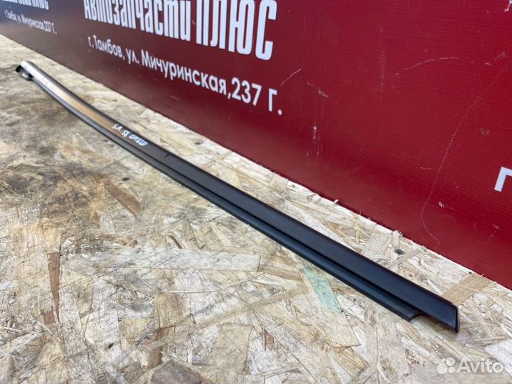 Уплотнитель стекла двери задний левый Volkswagen