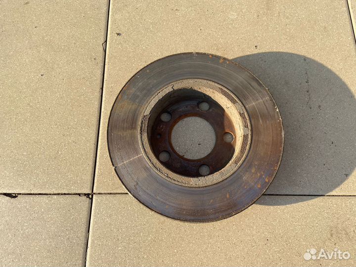 Тормозной диск задний Volkswagen Golf 4