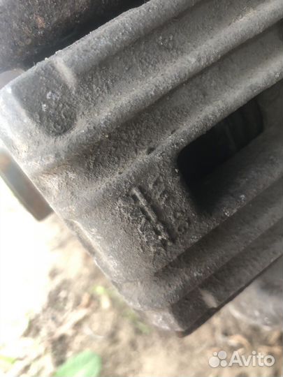 Суппорт задний правый Volkswagen Jetta 6