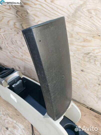 Центральный подлокотник Toyota Prius 2 NHW20 2006