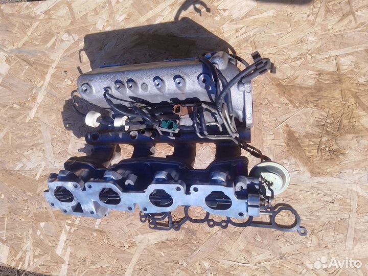 Впускной коллектор Nissan SR18DE Bluebird U14