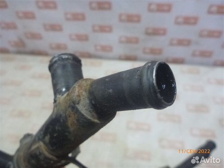 Патрубок системы охлаждения Volkswagen Caravelle