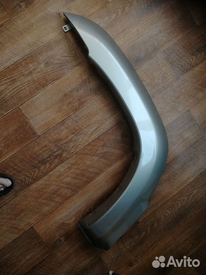 Накладка на левое переднее крыло Hilux Surf 215