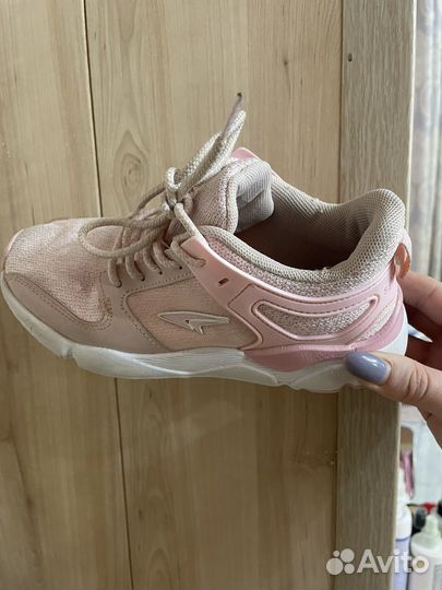 Кроссовки летние