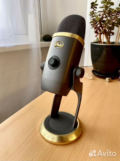 Микрофон Blue Yeti X (World of Warcraft)