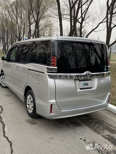 Toyota Voxy 2.0 CVT, 2019, 82 000 км