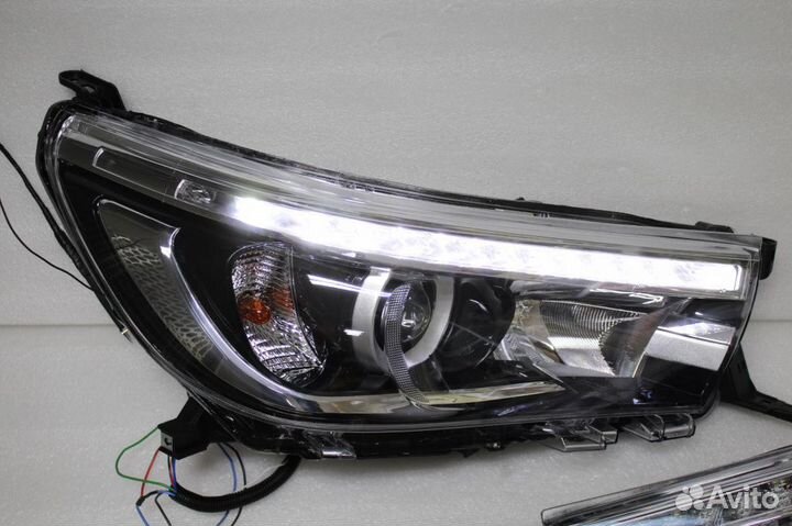 Toyota Hilux 2015+ Динамические фары K6EQ6