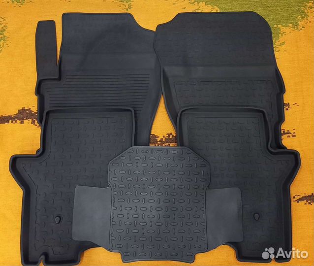 Коврики резиновые LR Discovery 3/4