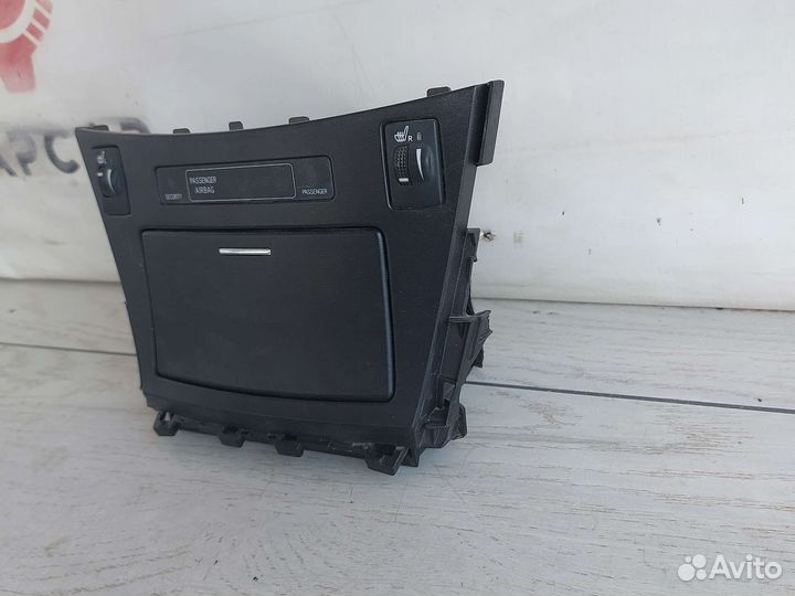 Toyota Avensis 3 Консоль с пепельницей