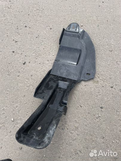 Правый пыльник двигателя ford focus 2