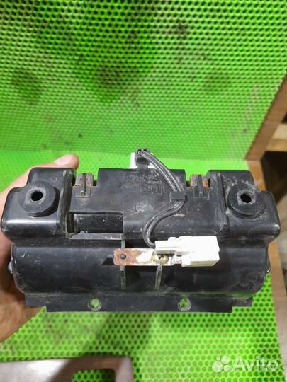 Пепельница центральной консоли Nissan Laurel C34