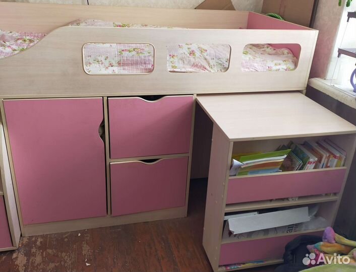 Кровать чердак со столом