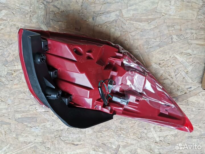 Фонарь правый внешний Kia Sportage 3 SL