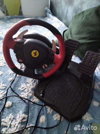 Игровой руль с педалями