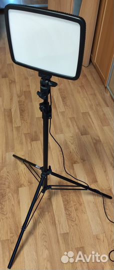 Светодиодная панель FST sfpl-24B и стойка Rekam