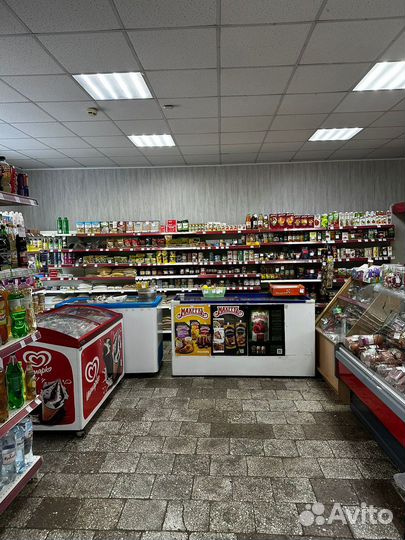 Продуктовый магазин и кафе/банкетный зал