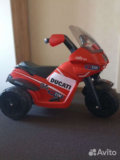 Детский электро мотоцикл ducati Peg Perego